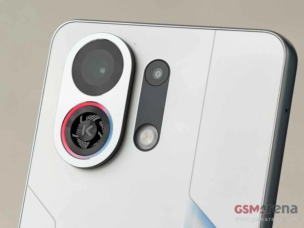 Oppo K13 Turbo Proの冷却ファンのクローズアップ